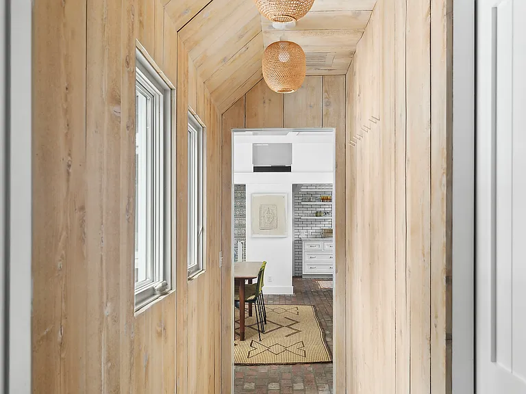 10 Hampton Ln — Photo 15