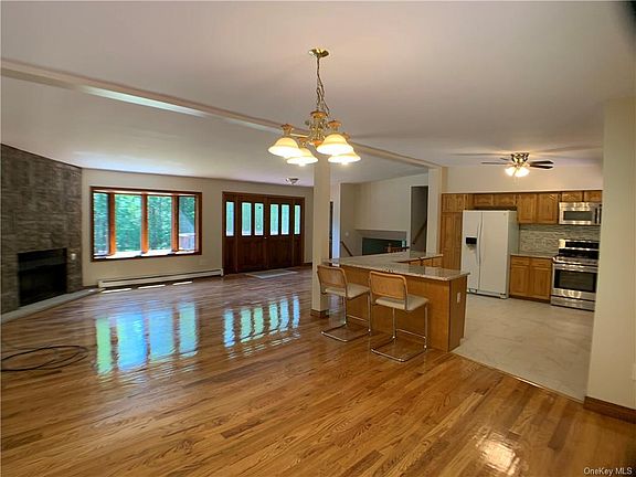 3rd image of 43 Lake Shore Dr W