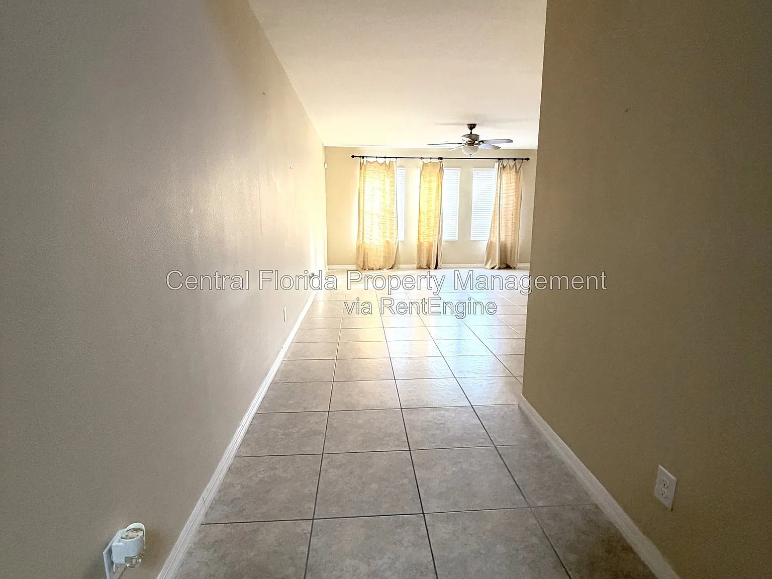 3 bed, 2.5 bath, 1915 sqft, $2,599 — Photo 2