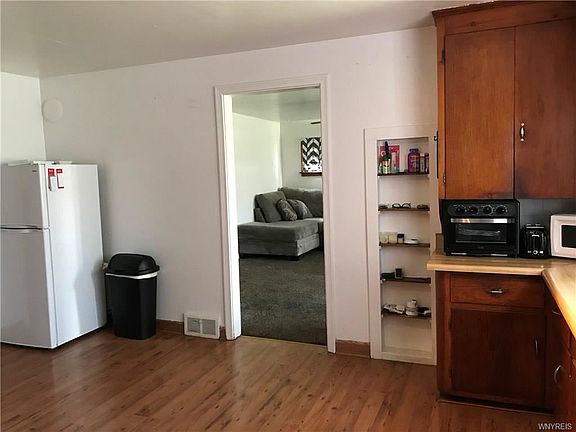 4th image of 109 Como Park Blvd