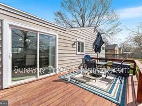 3rd image of 842 Woodlane Rd