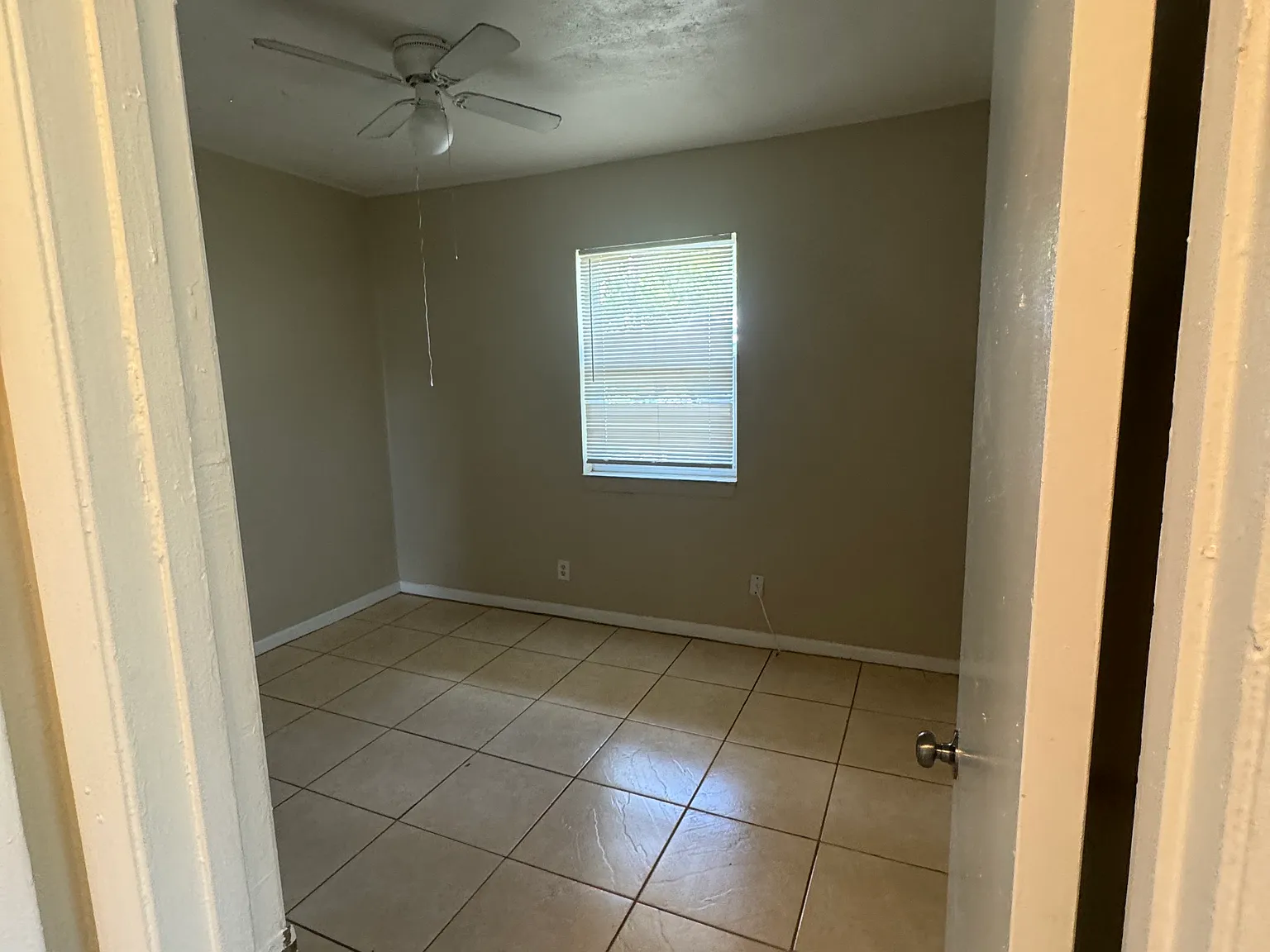 2 bed, 870 sqft, $1,300 — Photo 4