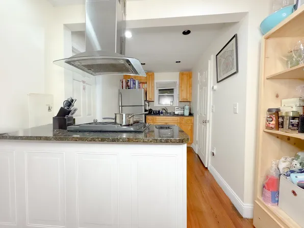 9 1/2 Murphy Ave, Bristol, RI 02809