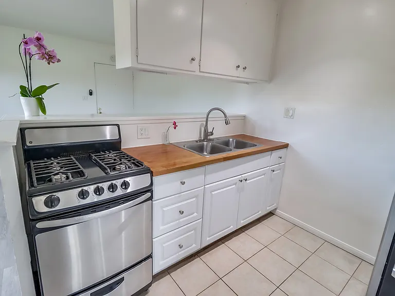 1024 Turquoise St #A — Photo 17