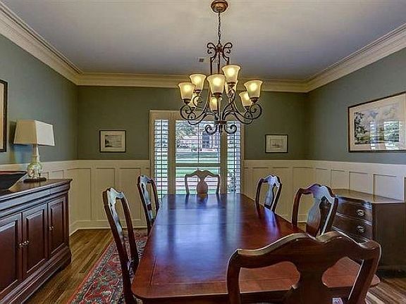 4th image of 2520 Fox Hill Dr