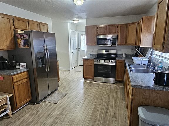 5th image of 289 Morton St