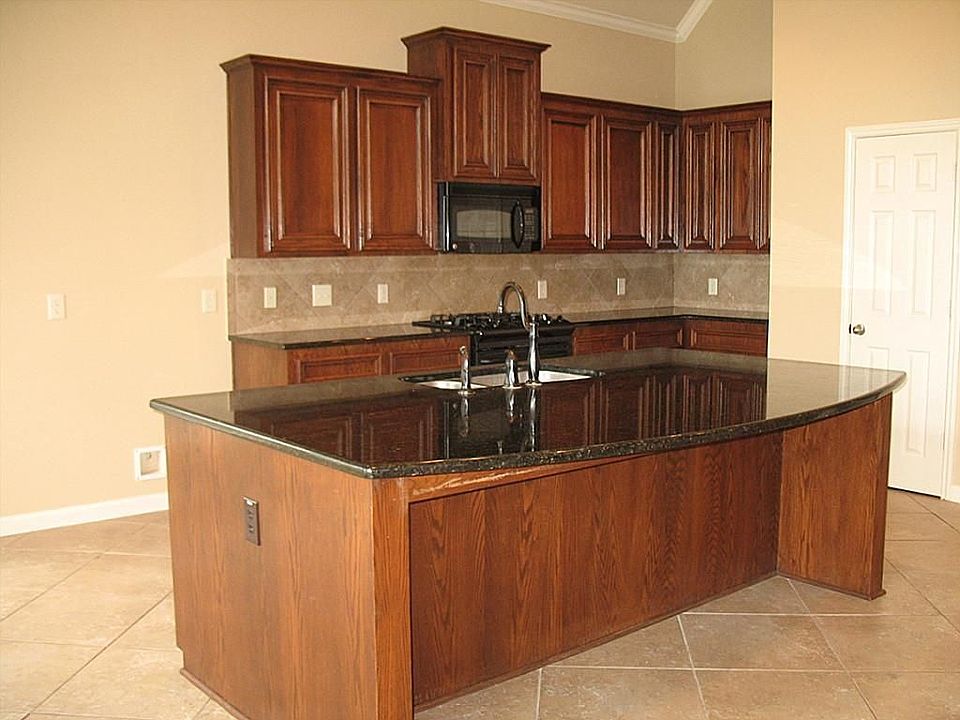1st image of 3919 Fallsbrook Ct