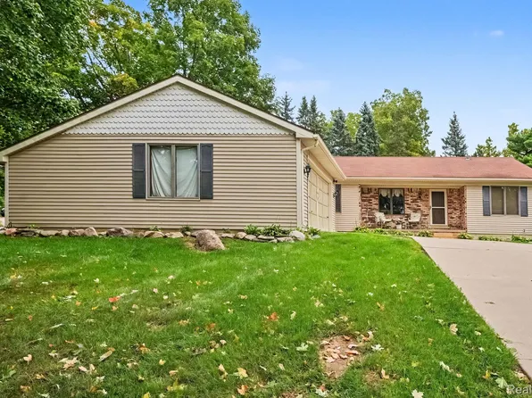 107 Michelle Dr, Romeo, MI 48065