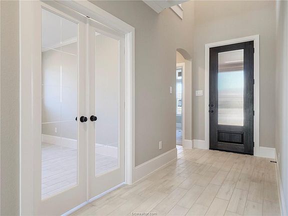 3rd image of 2612 Belliser Ct