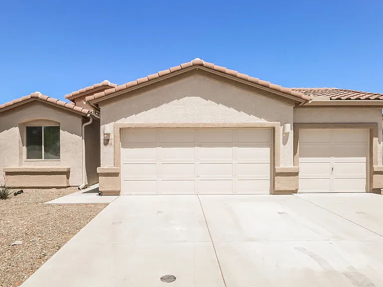60664 E Eagle Mountain Dr — Photo 1