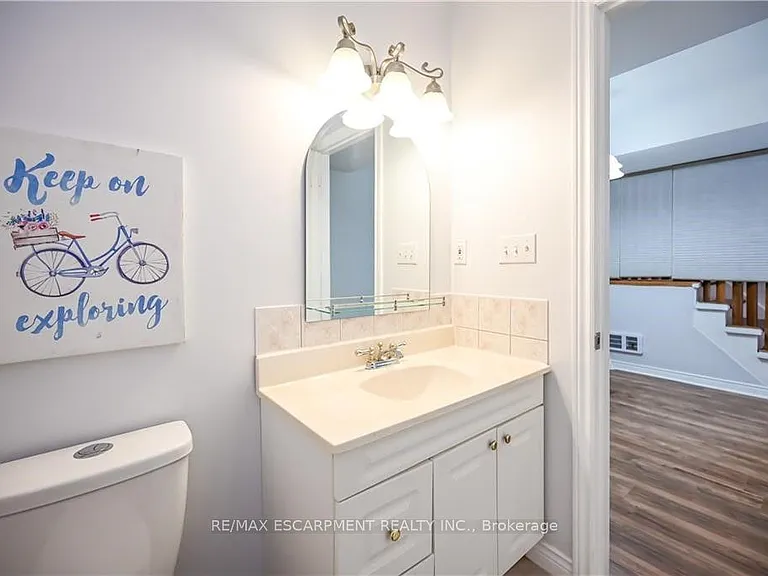 296 Winterberry Dr #LOWER — Photo 22