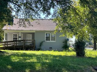 904 E Catawba St, Lincolnton, NC 28092