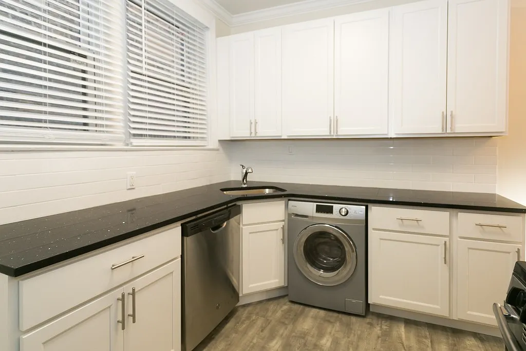 Building Photo - 1132 Maple Ave #3