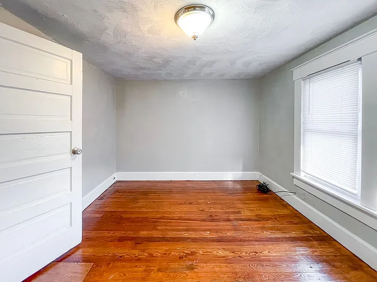 2125 W Jackson St — Photo 5
