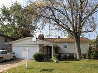 104 Coral Ln, Wheeling, IL 60090