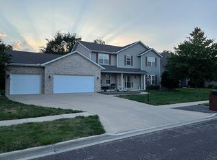1724 Sycamore, Washington, IL 61571
