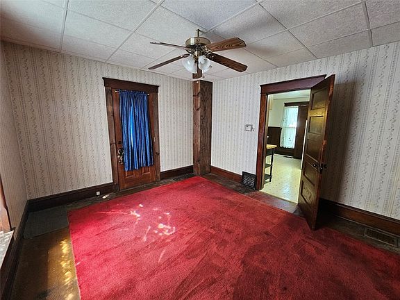 5th image of 760 Stewart St