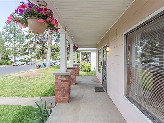 3rd image of 2522 E Diamond Ave