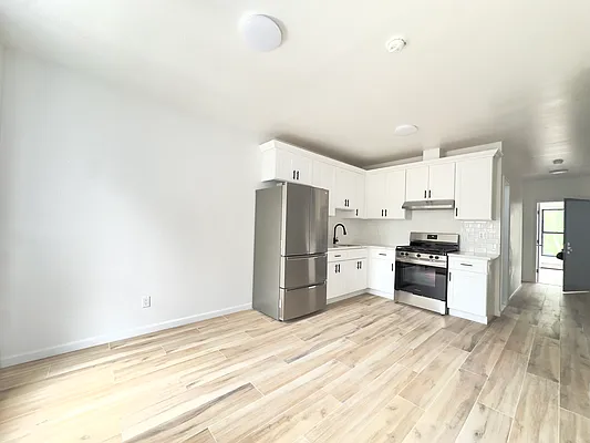 Rented by Avenues Real Estate | media 18