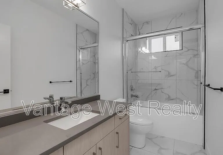 3576B Silver Way — Photo 4