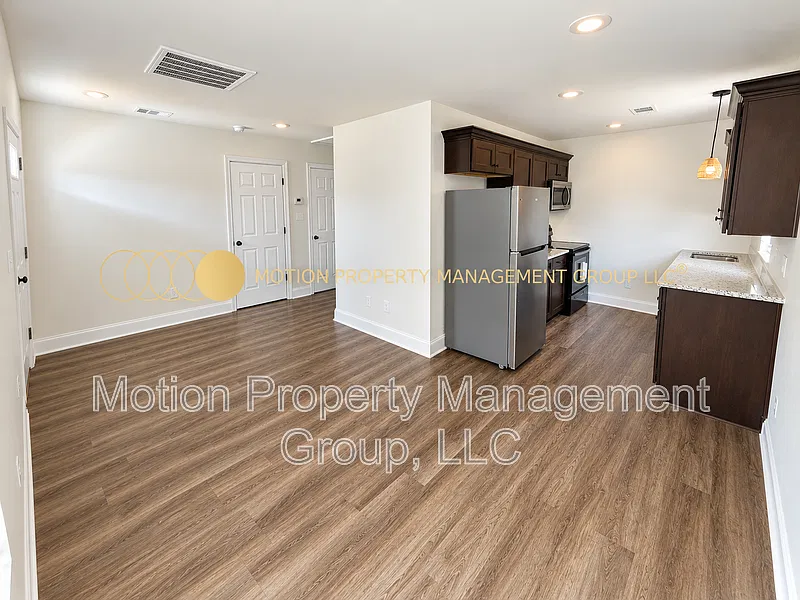Studio, 1.0 bath, 455 sqft, $700 — Photo 4