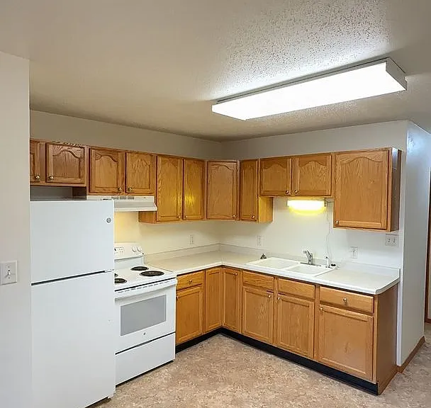224 N Broadway St — Photo 1
