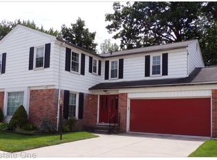 20488 Danbury Ln, Harper Woods, MI
