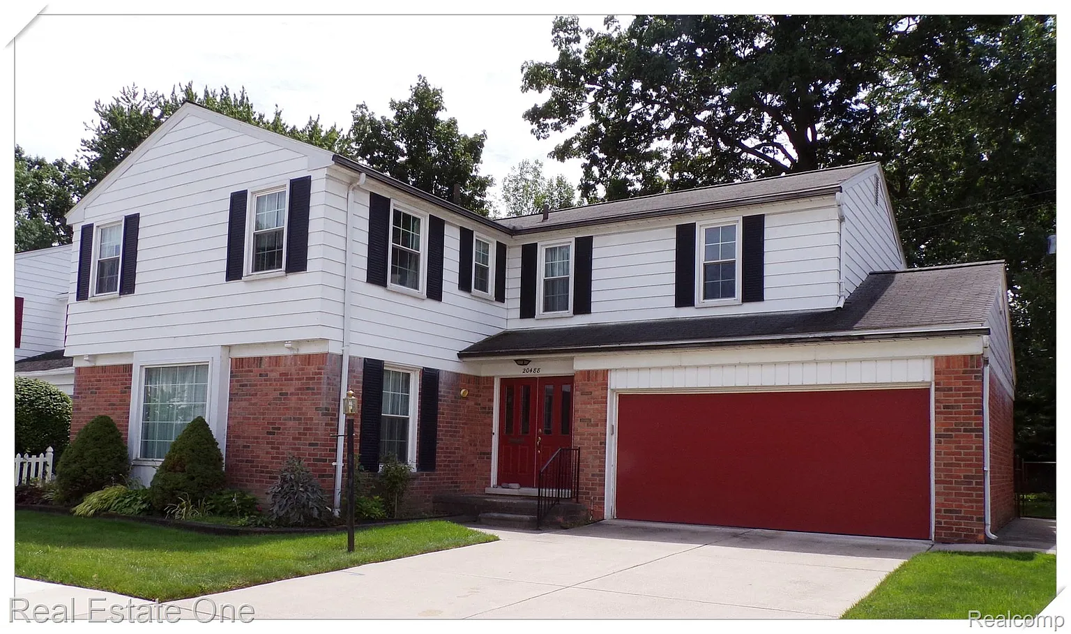 20488 Danbury Ln photo 1