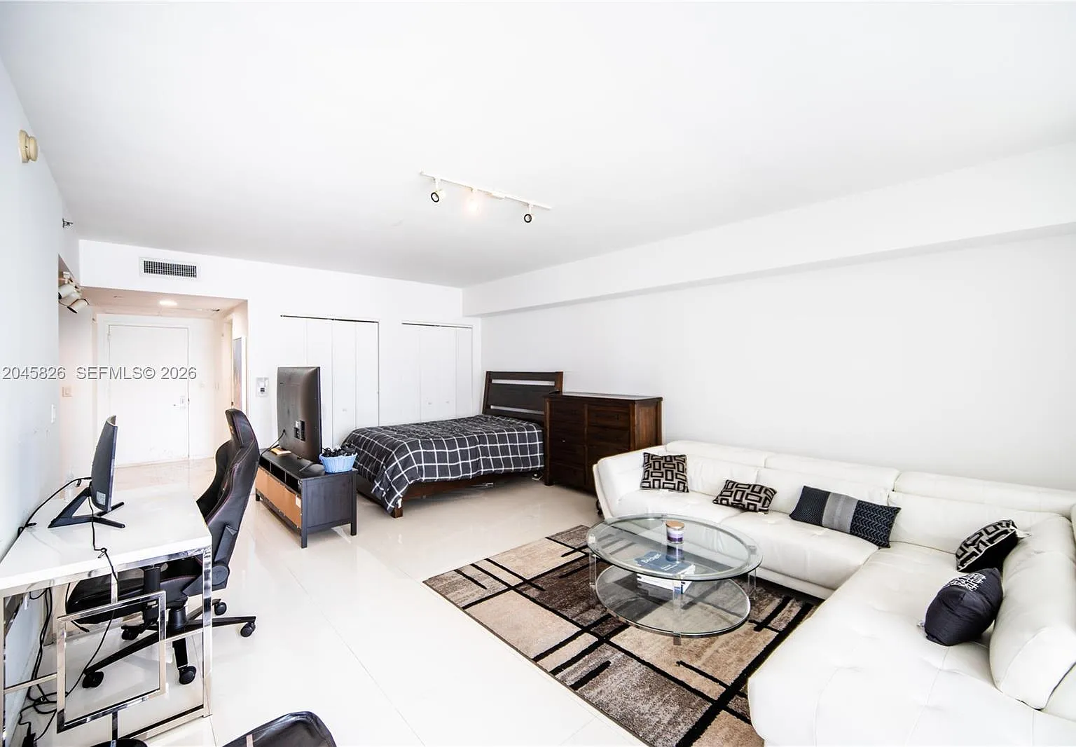 Iconbrickell Condo No 1 — Photo 3