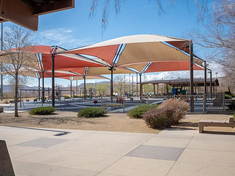 Mountains Edge Park - Less than 5mins away