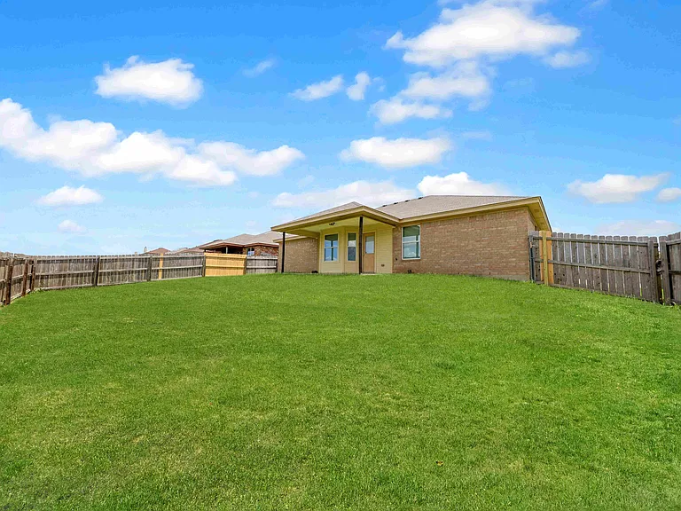 2701 Tarrant County Dr — Photo 23