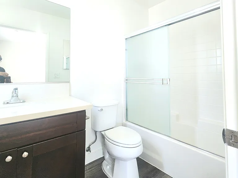 644 N Harvard Blvd #204 — Photo 13