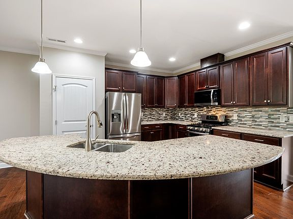 4th image of 5500 Nur Ln