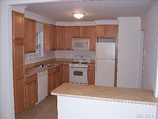 2nd image of 70 Dosoris Way