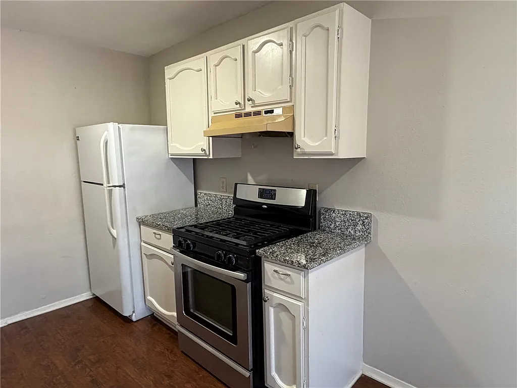 2 bed, 900 sqft, $995 — Photo 4
