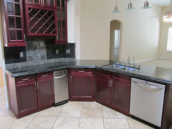5th image of 558 Rembrandt Dr