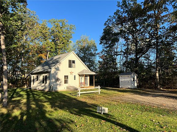 3rd image of 3175 Pineview Dr