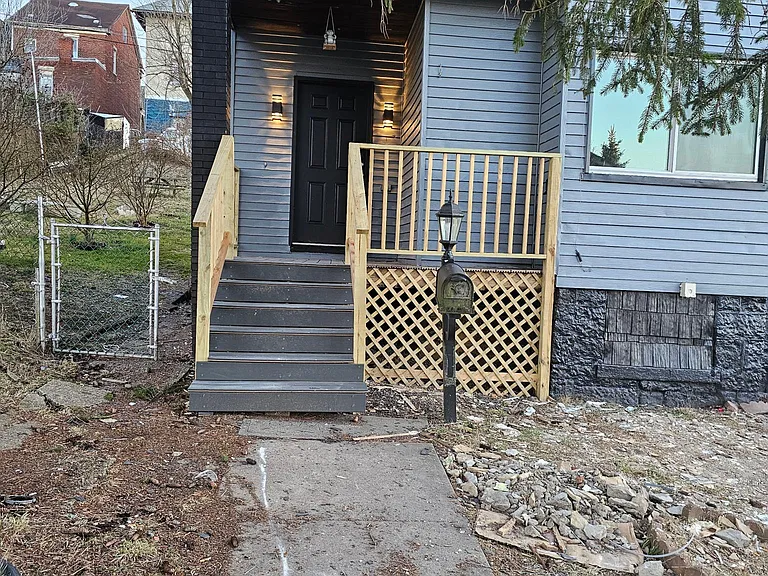 636 Lillian St — Photo 37