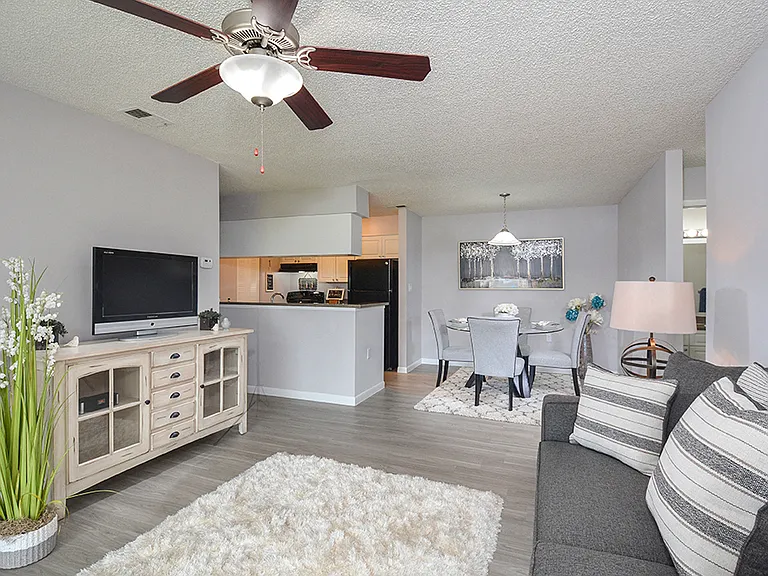 Two Bedroom - 2 Bed / 2 Bath - 950 Sq.Ft.
