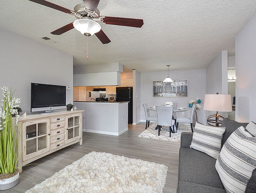 Two Bedroom - 2 Bed / 2 Bath - 950 Sq.Ft.