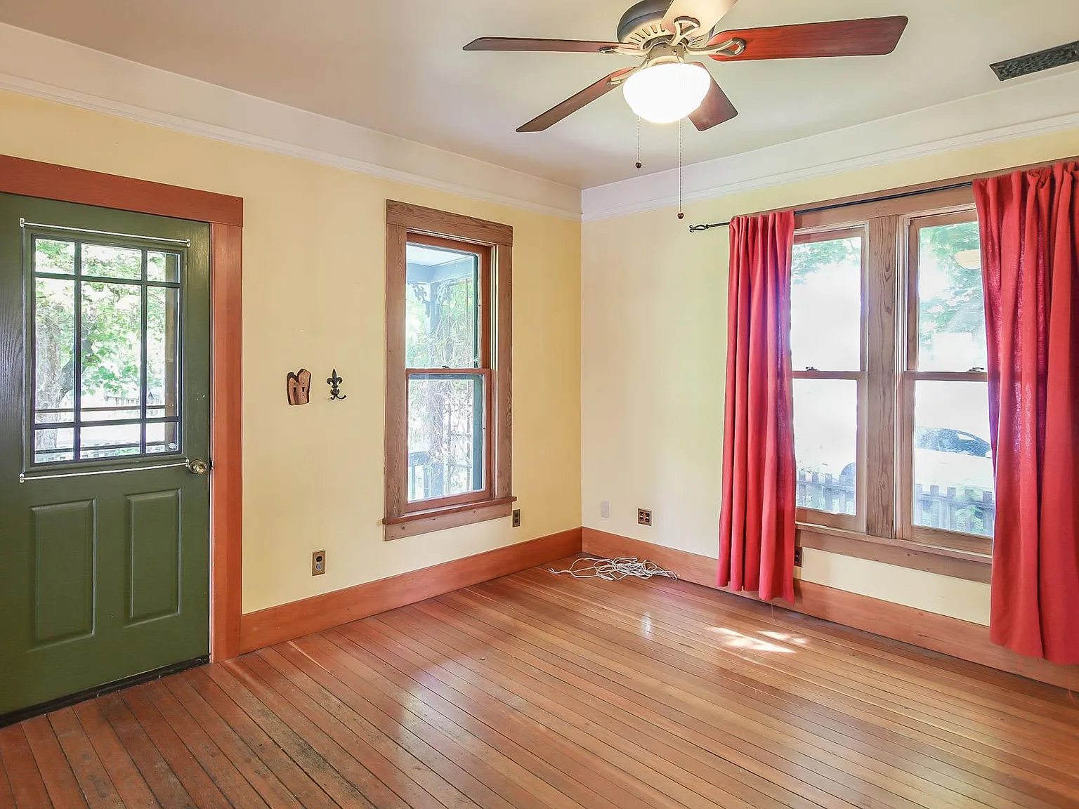 3 bed, 2160 sqft, $2,150 — Photo 3