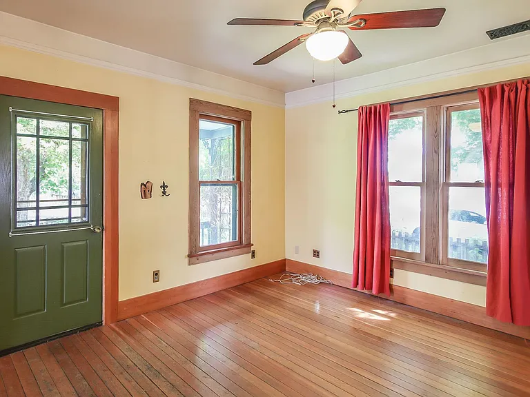 923 S Jefferson St — Photo 3