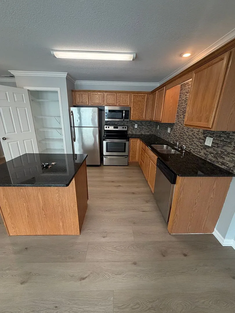2-Bedroom Townhome in West Des Moines — Photo 2