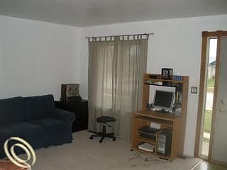 4th image of 44614 Lowell Ave