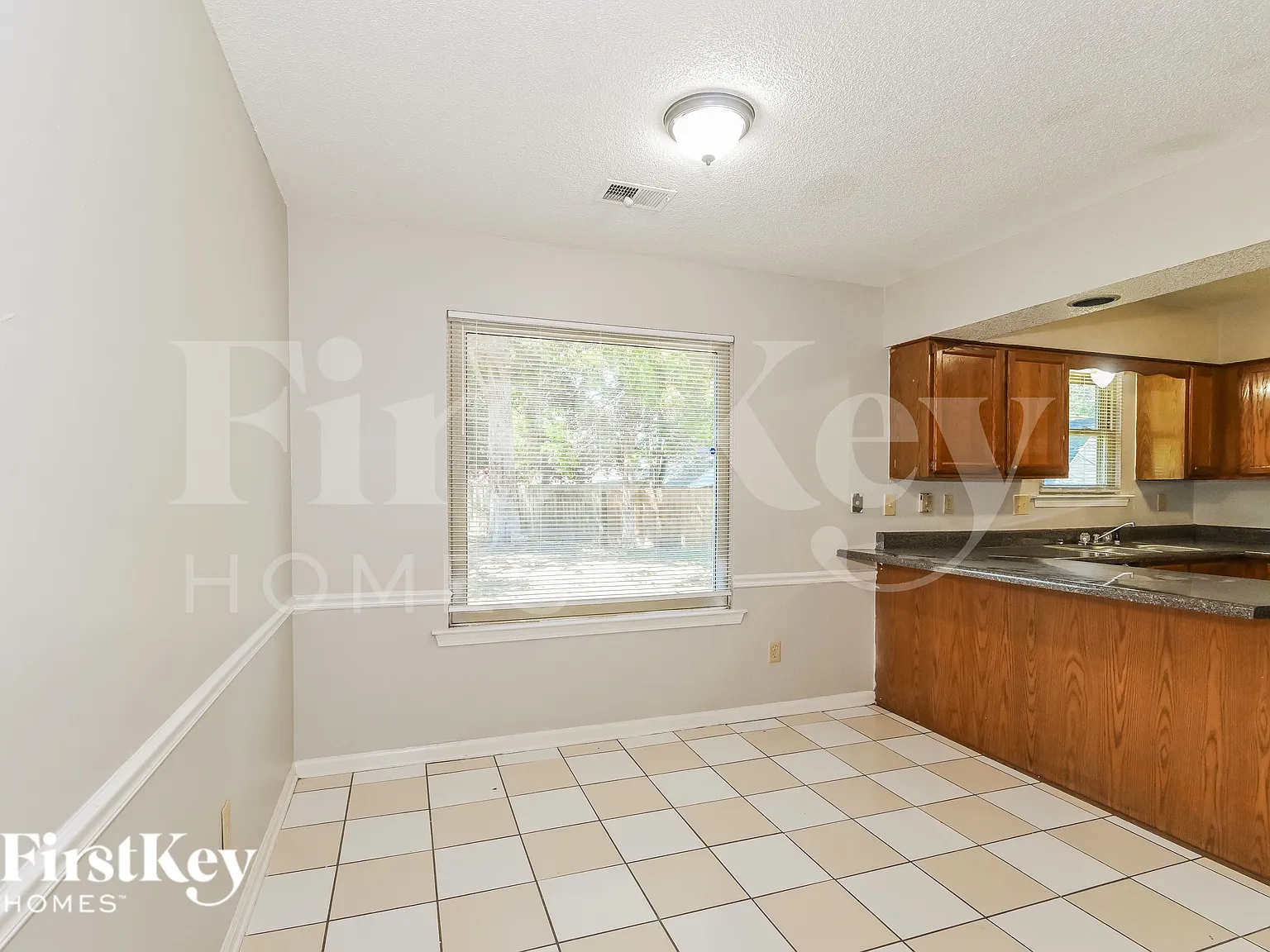 3 bed, 2.0 bath, 1357 sqft, $1,645 — Photo 4