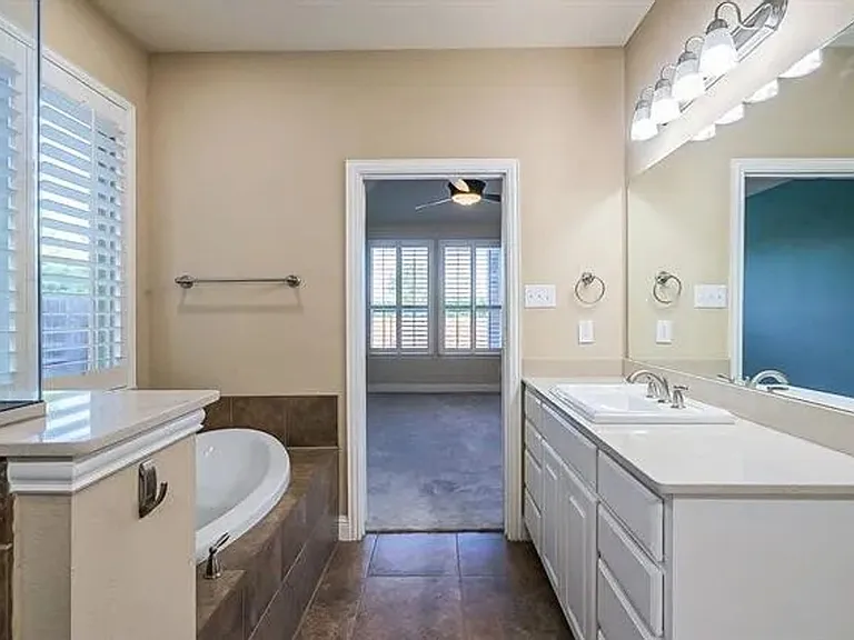 1036 Edgefield Ln — Photo 24