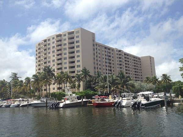 1st image of 90 Edgewater Dr APT 621