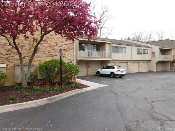 3915 Lone Pine Rd APT 100, West Bloomfield, MI 48323