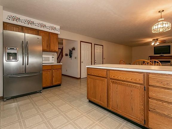 3rd image of 5779 Heritage Ave