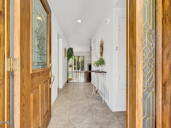 5th image of 915 N Dunbar Ln